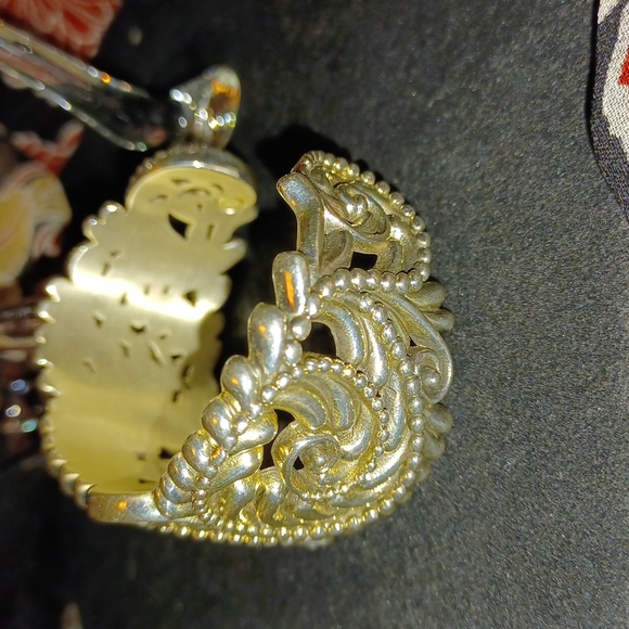 Cuff - Picture 5 of 7